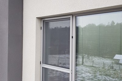 Dveřní síť proti hmyzu